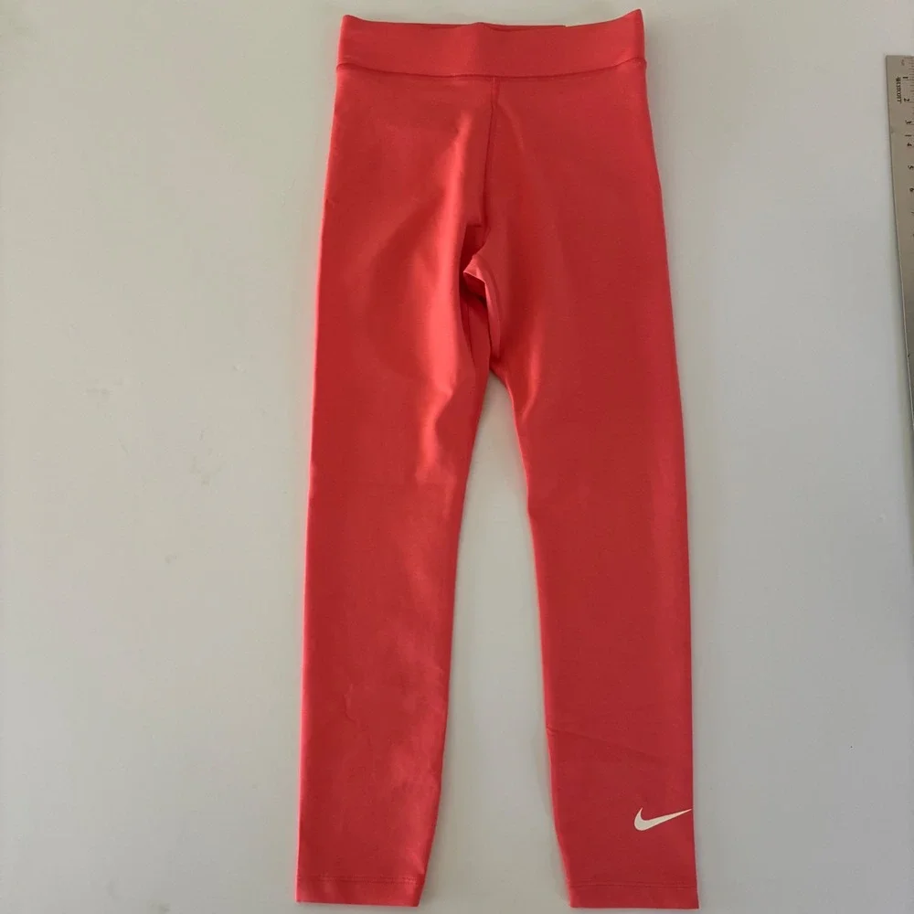 Nike Womens Size Small Sportswear Leggings Coral Pink 7/8 Active Tights NWT‎